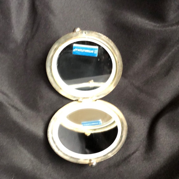 Silverplate Repousse Compact Mirror - Picture 6 of 12